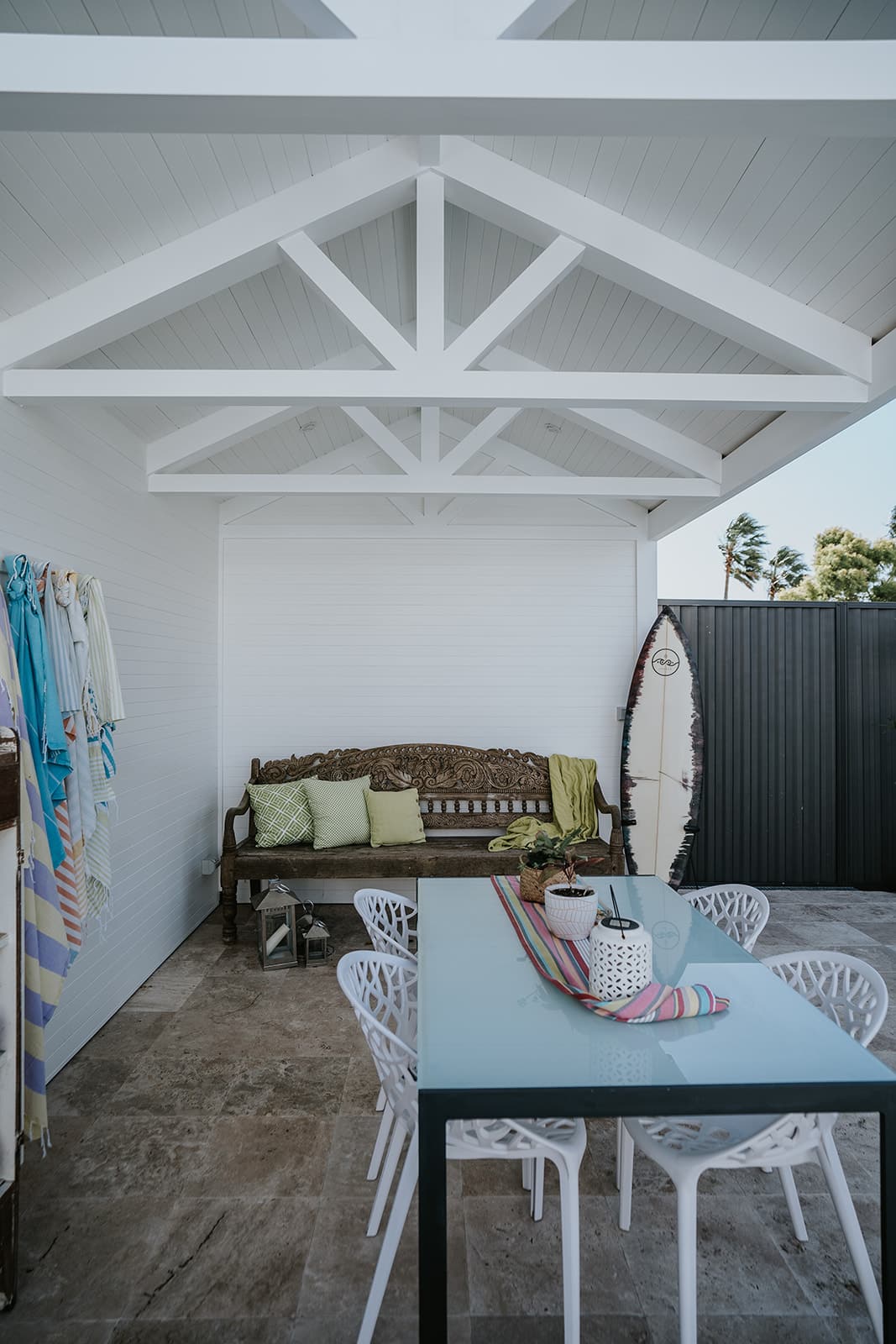 Coastal hamptons style poolhouse cabana
